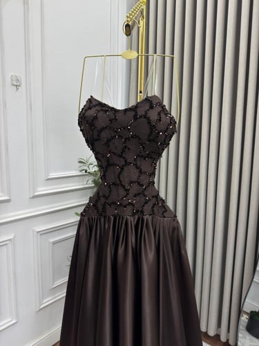 فستان طويل تفته بني