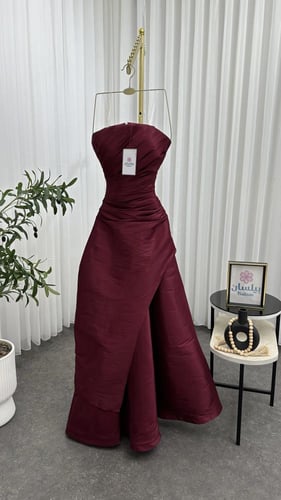 فستان طويل عنابي