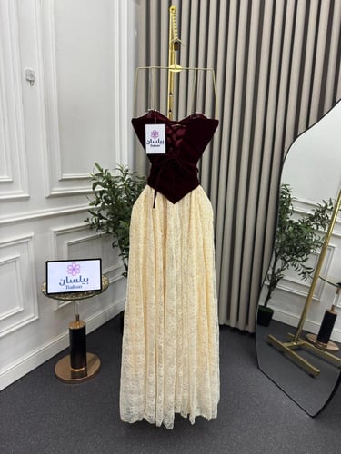 فستان طويل مخمل مع دانتيل