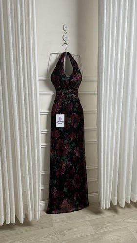 فستان طويل اسود بتطريز يدوي