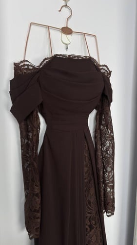 فستان طويل شيفون مع دانتيل