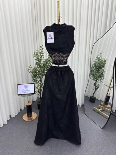 طقم اسود بتطريز فاخر