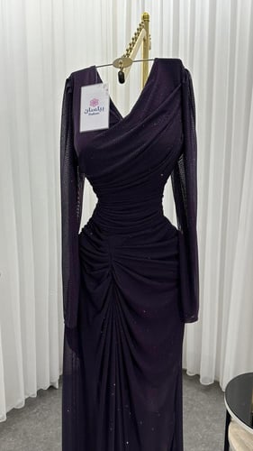 فستان سهرة طويل بتطريز