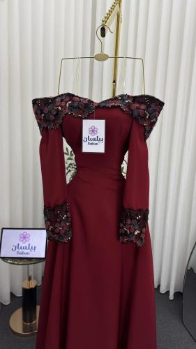 فستان طويل عنابي بورود