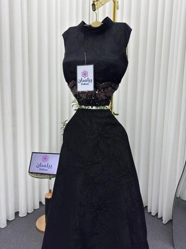 طقم اسود بتطريز فاخر