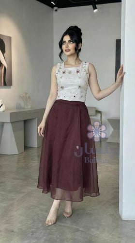 طقم مكون من قطعتين بتصميم انيق