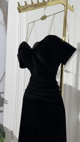 فستان طويل مخمل اسود