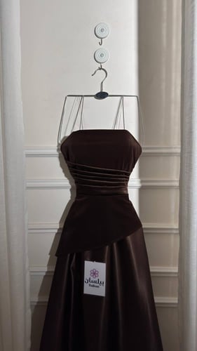 فستان طويل مخمل بني