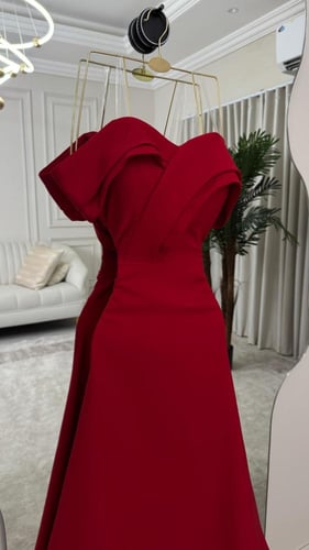 فستان طويل تفته احمر