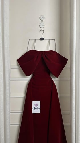 فستان طويل مخمل