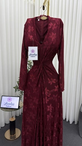 فستان طويل عنابي