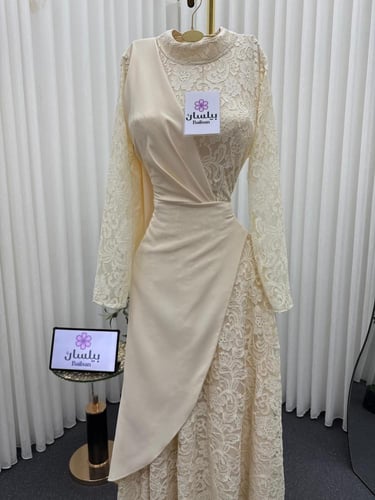 فستان طويل دانتيل بيج