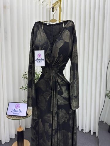 فستان طويل بنقشات ذهبية