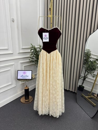 فستان طويل مخمل مع دانتيل