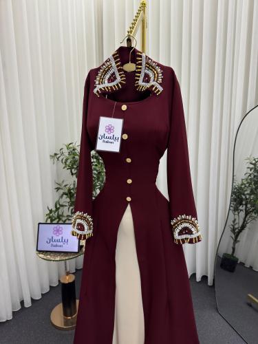 فستان عنابي بتطريز