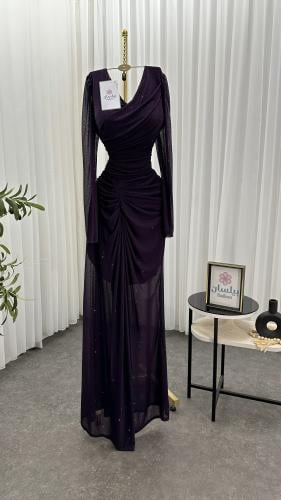 فستان سهرة طويل بتطريز