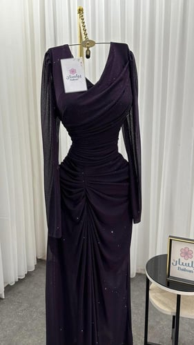 فستان سهرة طويل بتطريز