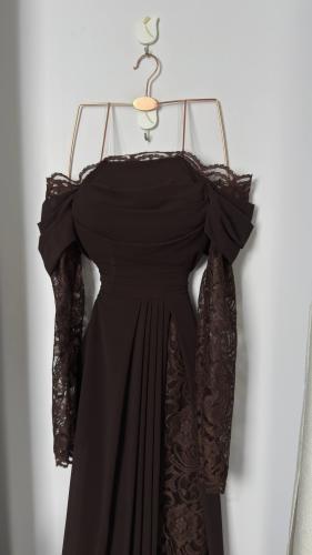 فستان طويل شيفون مع دانتيل