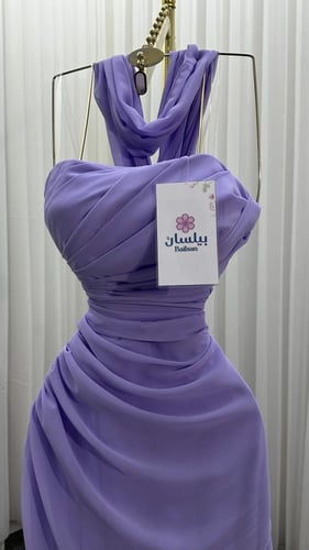 فستان طويل شيفون بكسرات