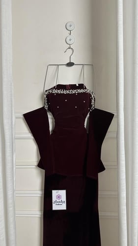 فستان طويل مخمل عنابي