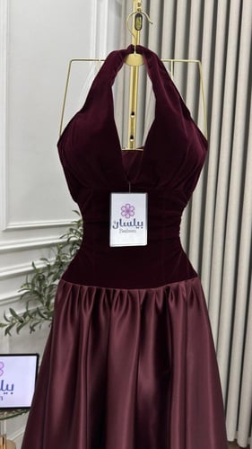 فستان طويل مخمل عنابي مع تفته