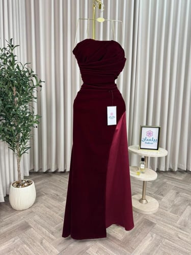 فستان طويل مخمل