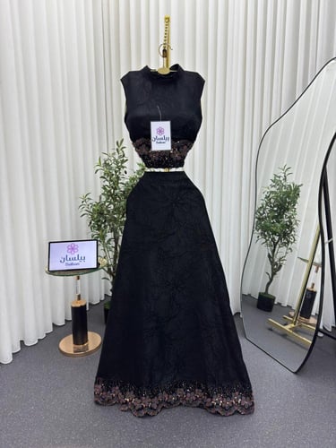 طقم اسود بتطريز فاخر