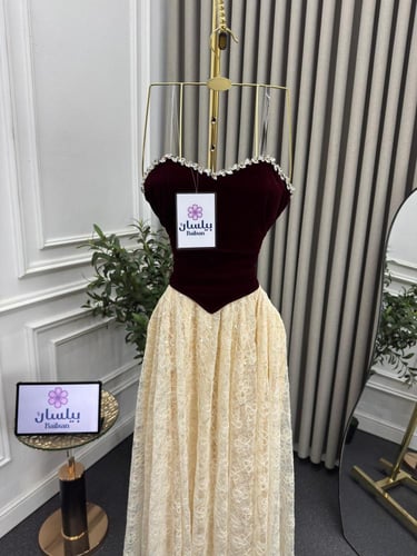 فستان طويل مخمل مع دانتيل
