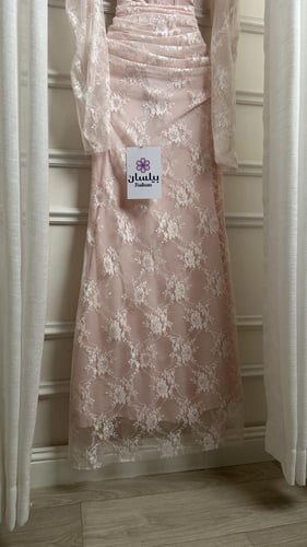 فستان طويل دانتيل