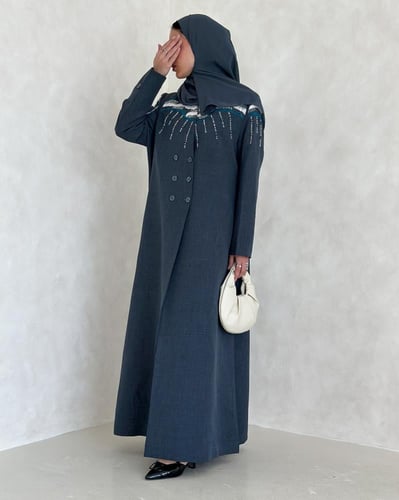 عباية لينا