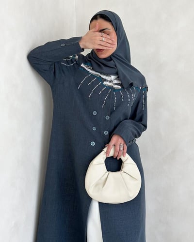 عباية لينا