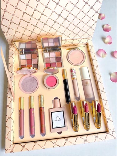 بوكس مكياج قوتشي ستايل ( 1 ) من روز بيري - التميز...