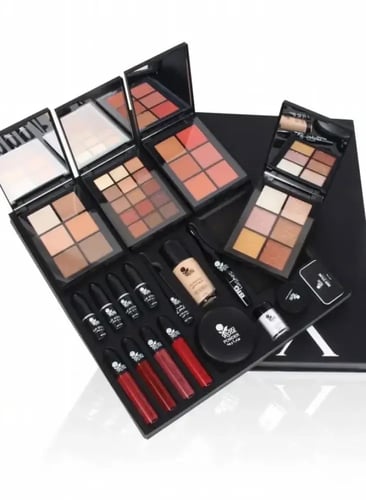 بوكس مكياج سوفت روز المتكامل - إطلالة مثالية في بو...