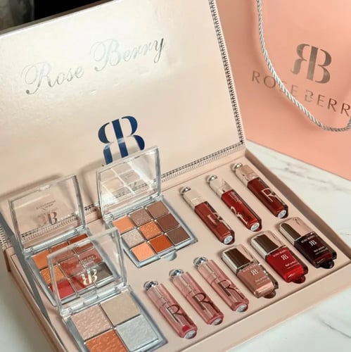 بوكس مكياج ديور ستايل من روز بيري 12 قطعة - إطلالة...