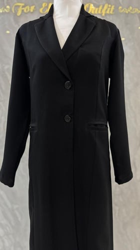 بليزر مبطنة من الأمام فقط مع جيوب امامية