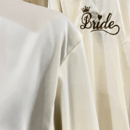 روب عروس مطرز بالاسم