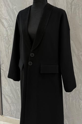 عباية بليزر مبطنة من الأمام فقط مع بلوزة اسود داخل...