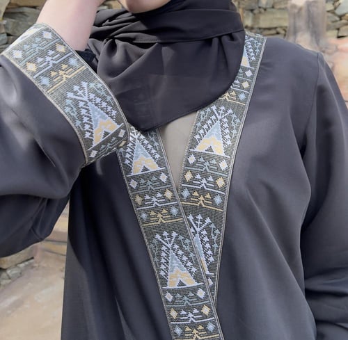 عباية / جلابية مع امكانية اضافة فستان داخلي و طرحة...