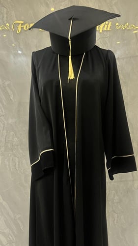 تفصيل روب تتخرج مع الوشاح والقبوع