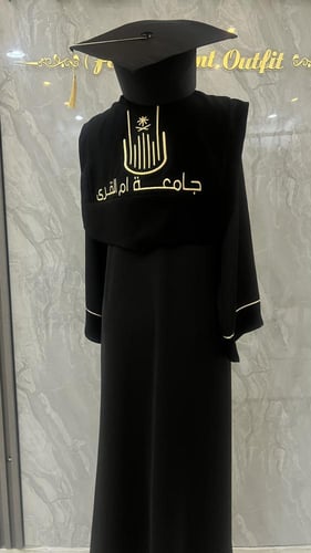 تفصيل روب تتخرج مع الوشاح والقبوع