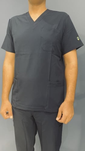 بلوزة سكرب كيو رجالي Q120