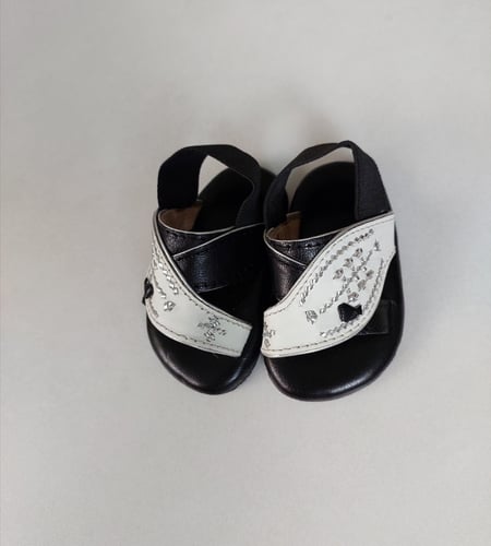 نعال شرقي مواليد