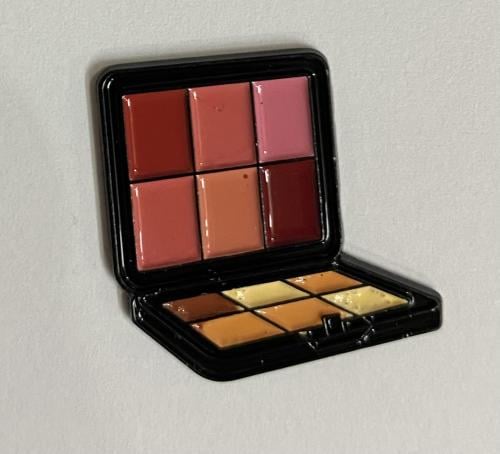 ستيكر معدني باليت مكياج