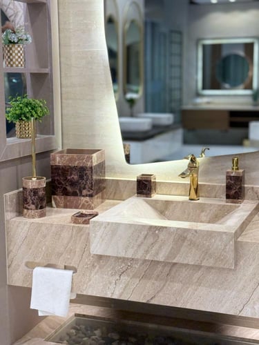 طقم إكسسوارات حمام فاخر بتصميم رخامي أنيق