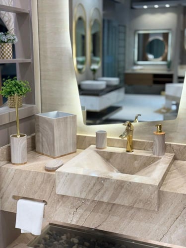 طقم إكسسوارات حمام فاخر بتصميم رخامي أنيق
