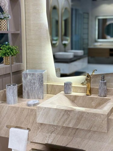 طقم إكسسوارات حمام فاخر بتصميم رخامي أنيق