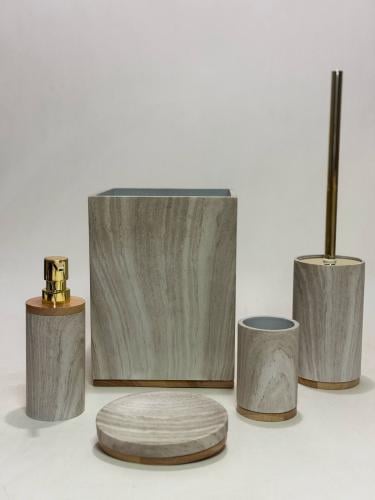 طقم إكسسوارات حمام فاخر بتصميم رخامي أنيق