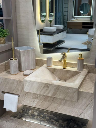 طقم إكسسوارات حمام فاخر بتصميم رخامي أنيق