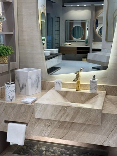 طقم إكسسوارات حمام فاخر بتصميم رخامي أنيق