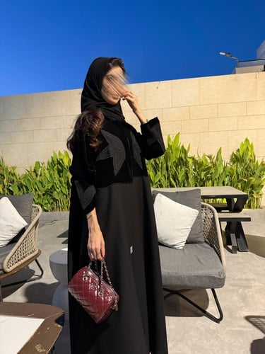 عباية انهار تطريز اسود